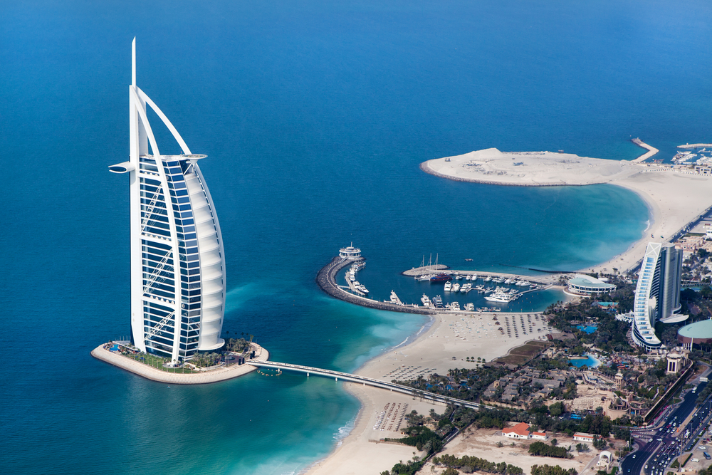 Dubai,,Uae,-,January,20:,Burj,Al,Arab,Hotel,On Spojené arabské emiráty majú od januára kratší pracovný týždeň. Čo sa tým mení?