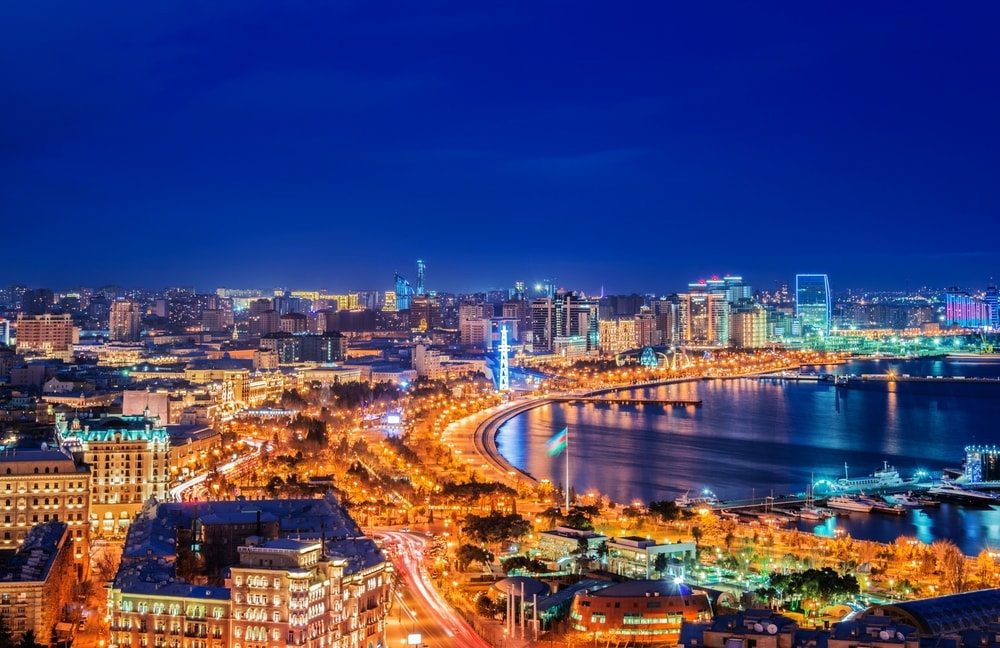Lacné Baku nočné mesto