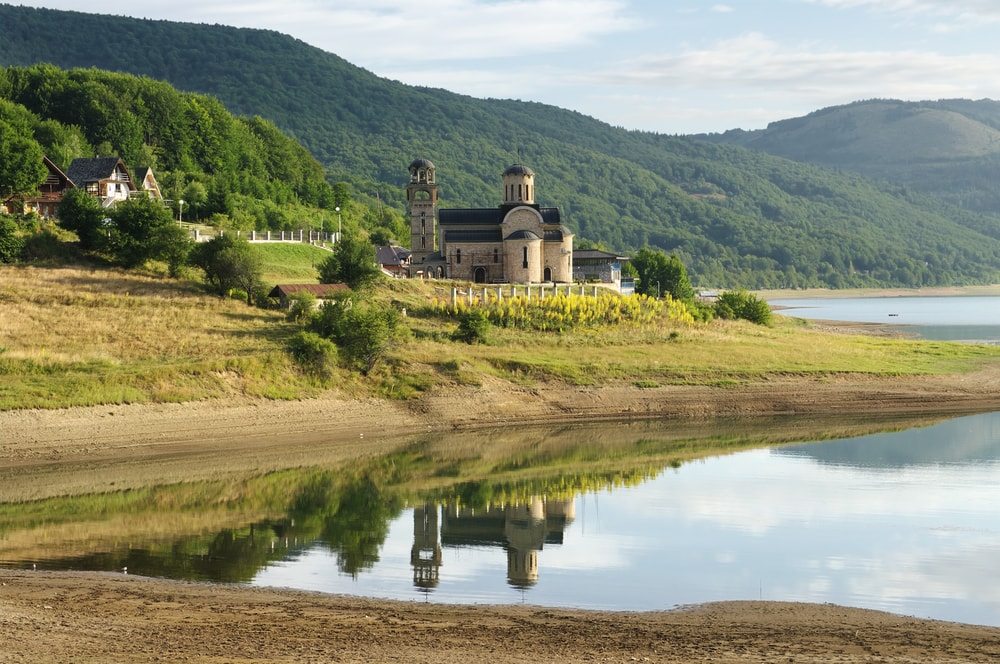 Kostol St. Nicholas v národnom parku Mavrovo