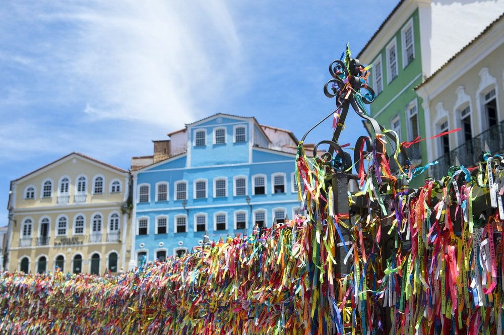 Stužky na námestí v Salvador Bahia