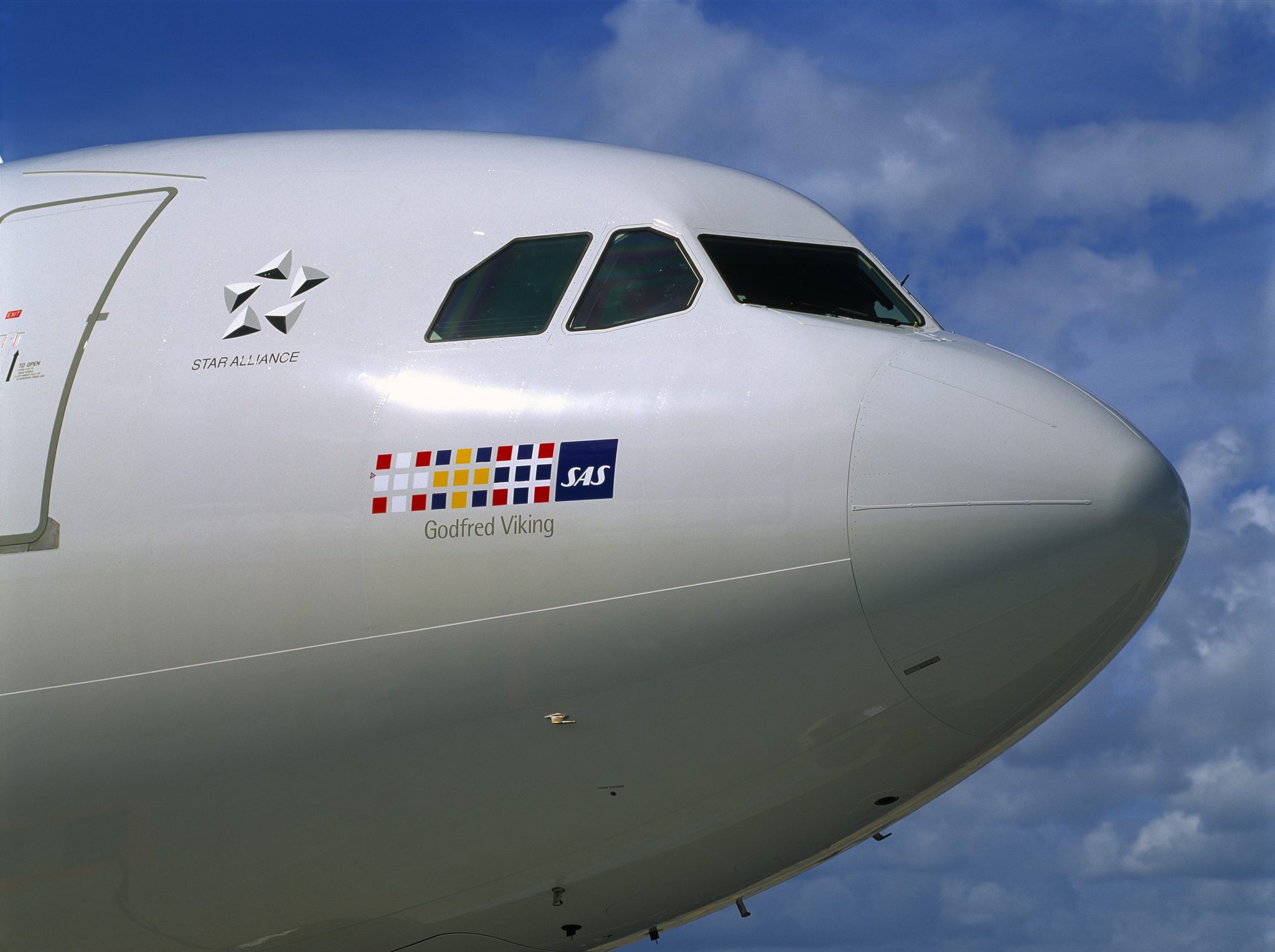 aircraft-sas-airbus-340-min