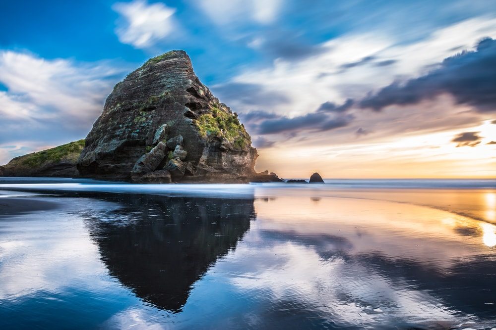 auckland-beach Nový Zéland hlási ďalšie víťazstvo nad koronavírusom
