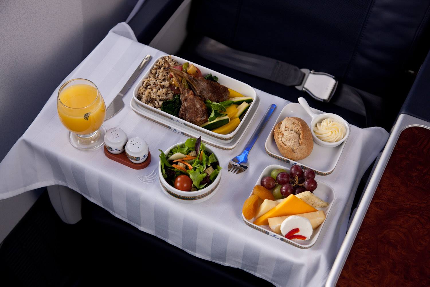 egypt-air-jedlo-v-business-class Jedlo na palube lietadla chutí inak – vieme prečo!