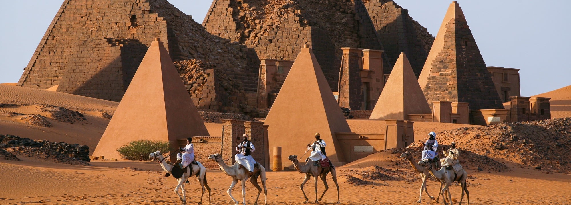 Sudán titulná Pyramídy v Egypte? SUDÁN ich má viac, ale turistov žiadnych