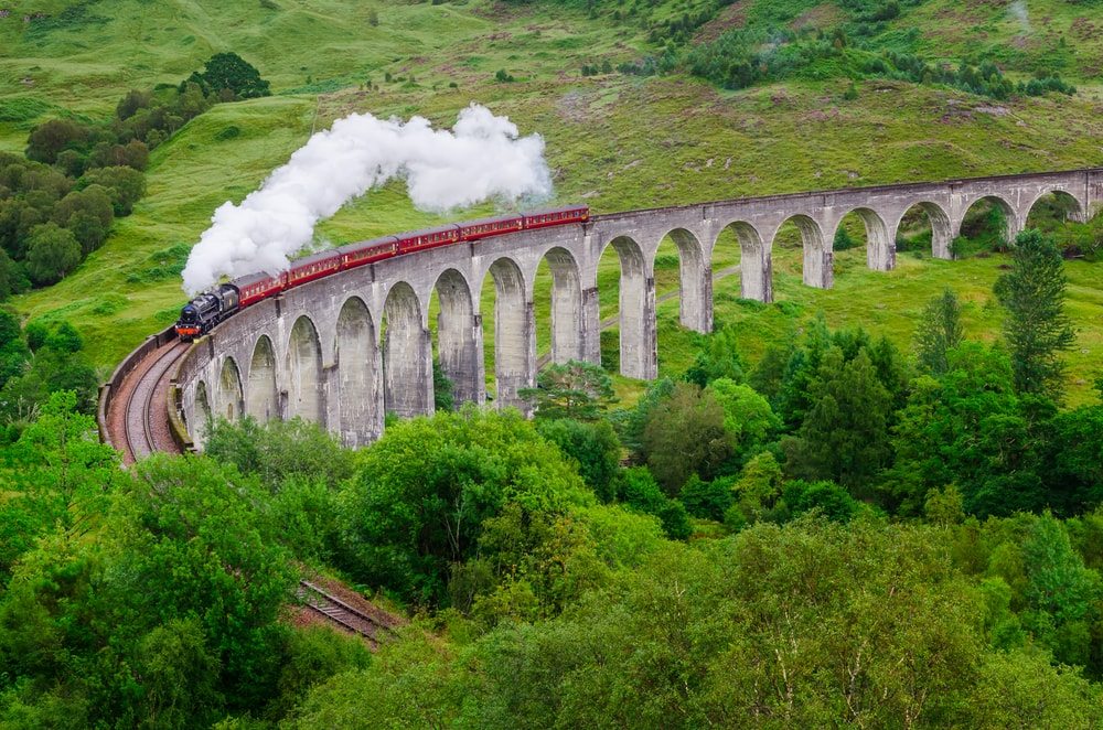 Glenfinnan viadukt-Škótsko Škótsko chce mať prvý vodíkový vlak do konca roka