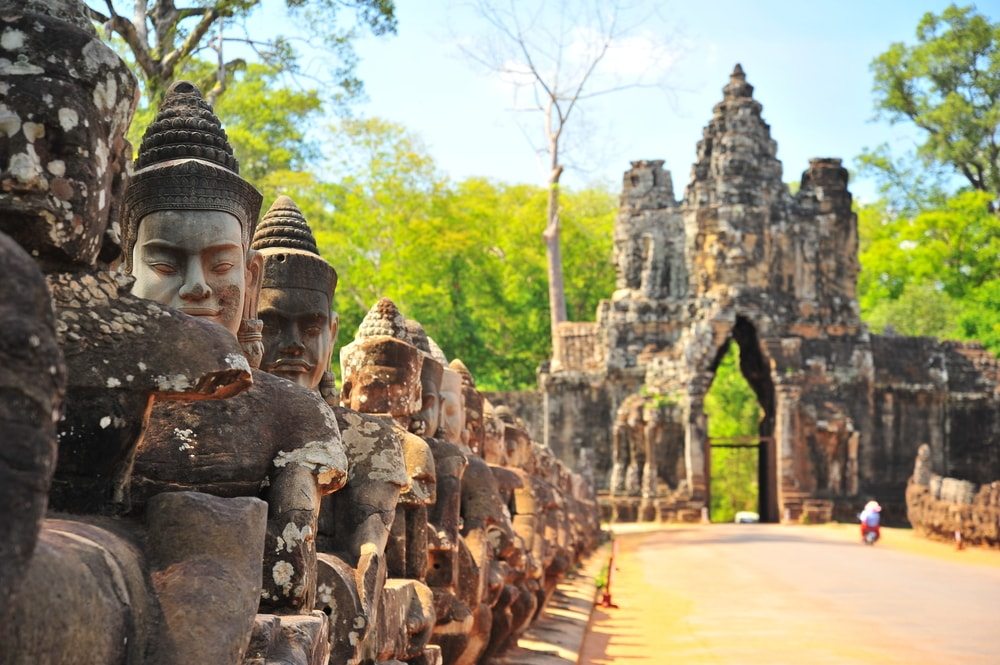kambodza siem reap Kambodža má pre turistov prísne pravidlá. Zaplatiť musia pri vstupe 3 tisíc-dolárovú zálohu