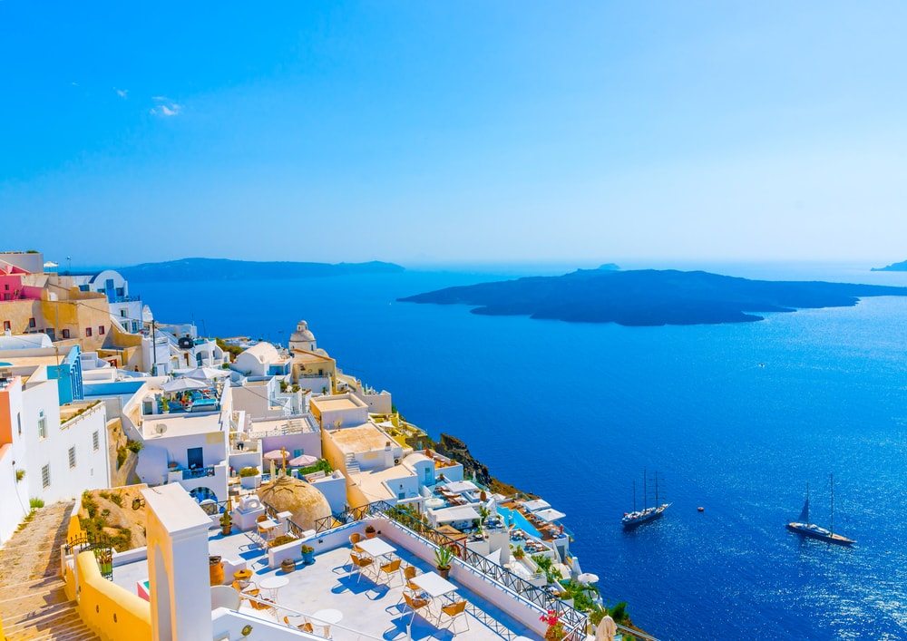 Santorini - ilustračný obrázok LAST MINUTE letenky a dovolenky 2026: Santorini, Rím, Ischia a iné