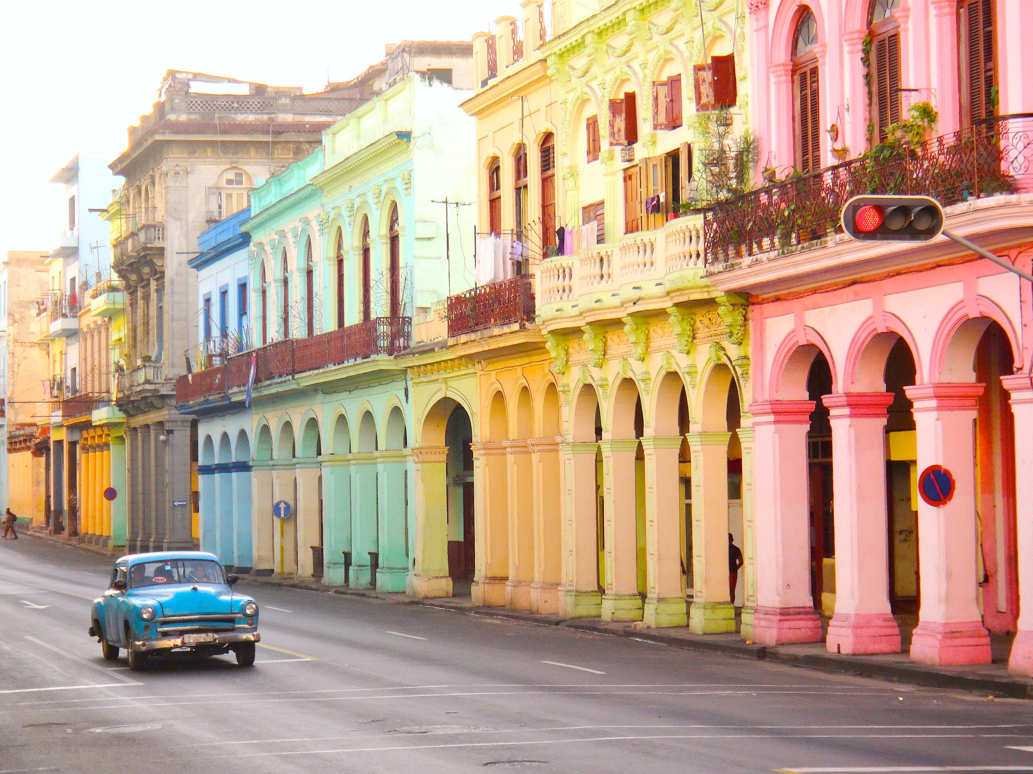 havana_ulica_domy 5 virtuálnych prehliadok miest z celého sveta. Prejdi sa po Havane či Bangkoku