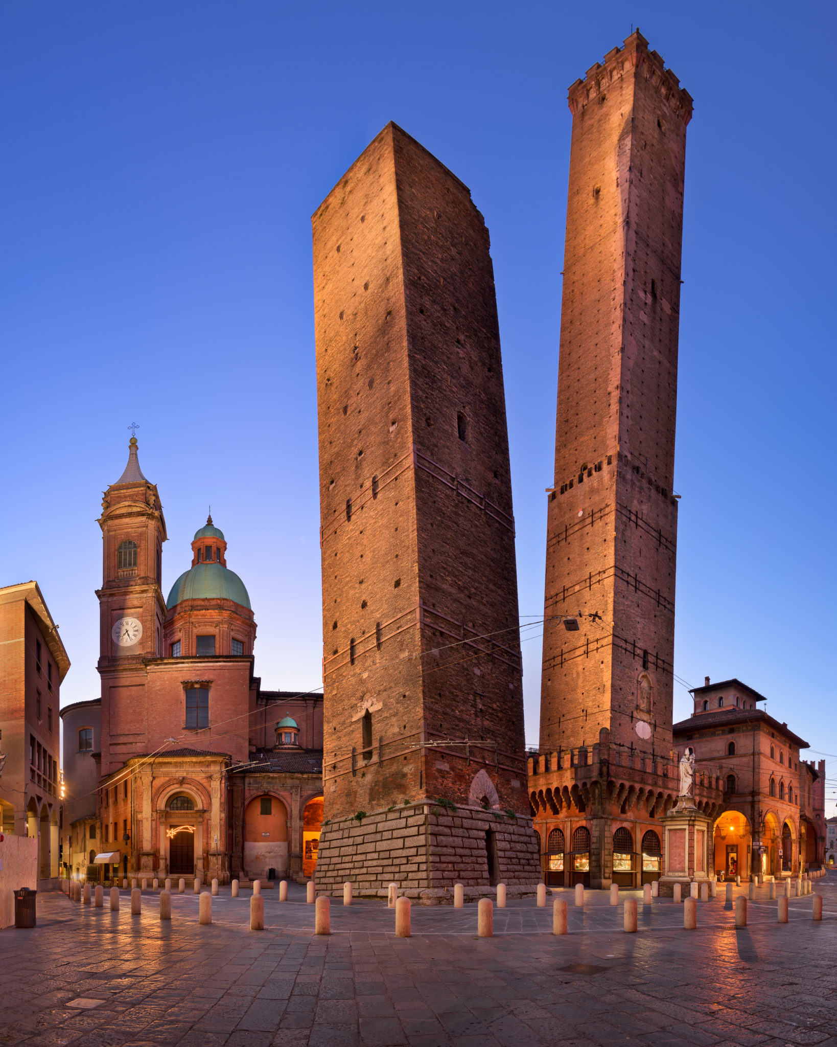 bologna_veze_noc Cestuješ single? Takto spoznáš celý šíri svet hravo aj sama!
