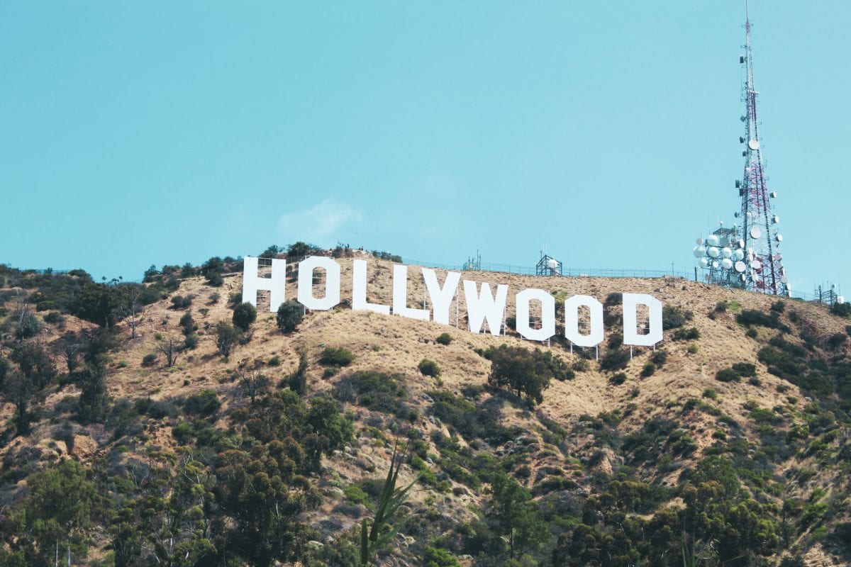 Nápis Hollywood ako symbol oblasti Kalifornia.