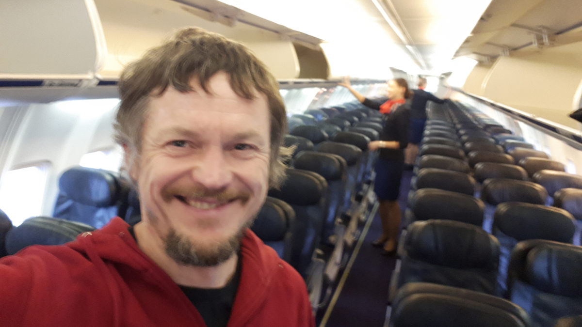 190403130820-skirmantas-strimaitis-selfie----lone-passenger-on-plane Ako mať celé lietadlo Boeing 737 iba pre seba? Tomuto chlapíkovi sa to podarilo