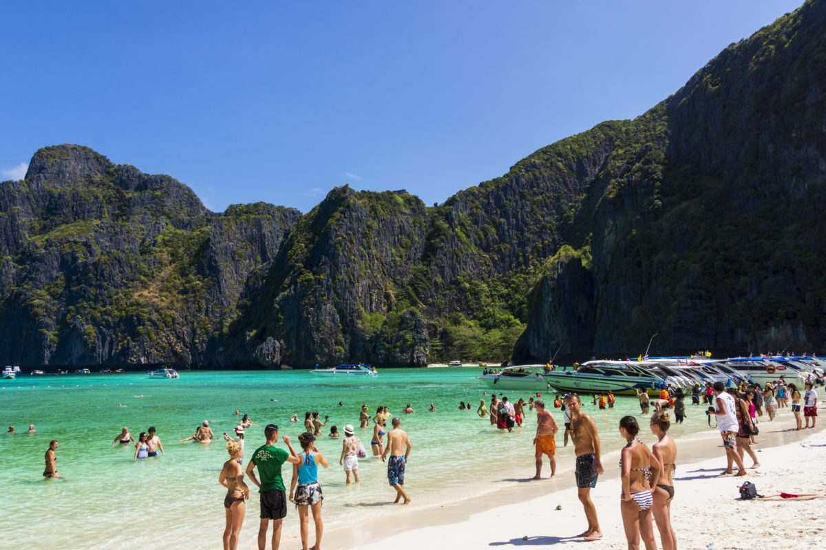Zátoku Maya Bay známu z filmu Pláž otvorili len prednedávnom a už ju opäť zavrú. Tu je dôvod