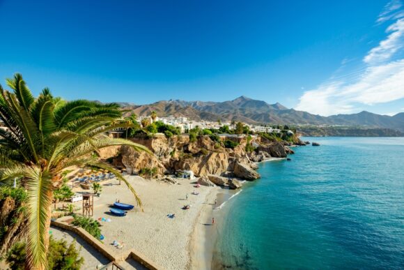 Beach,In,Nerja,,Anadalusia,,Spain Last minute letenky do Malagy: priame lety od 55€!