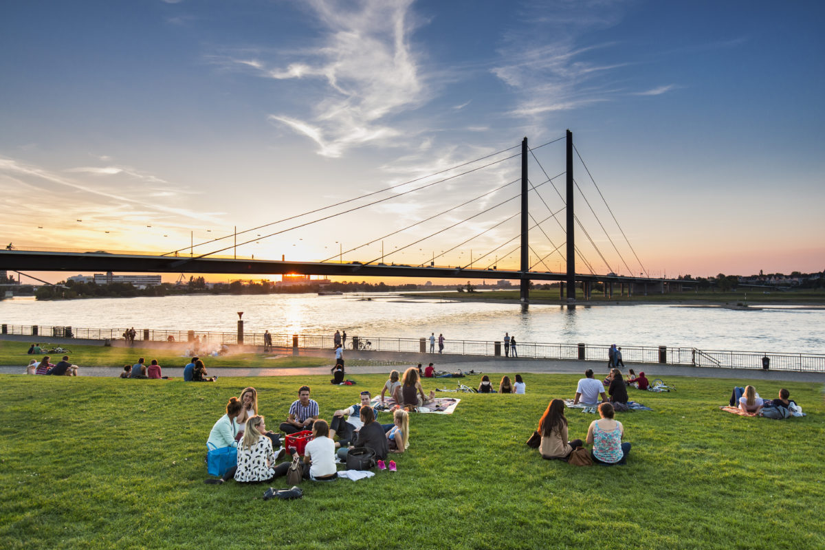 Düsseldorf most, západ slnka
