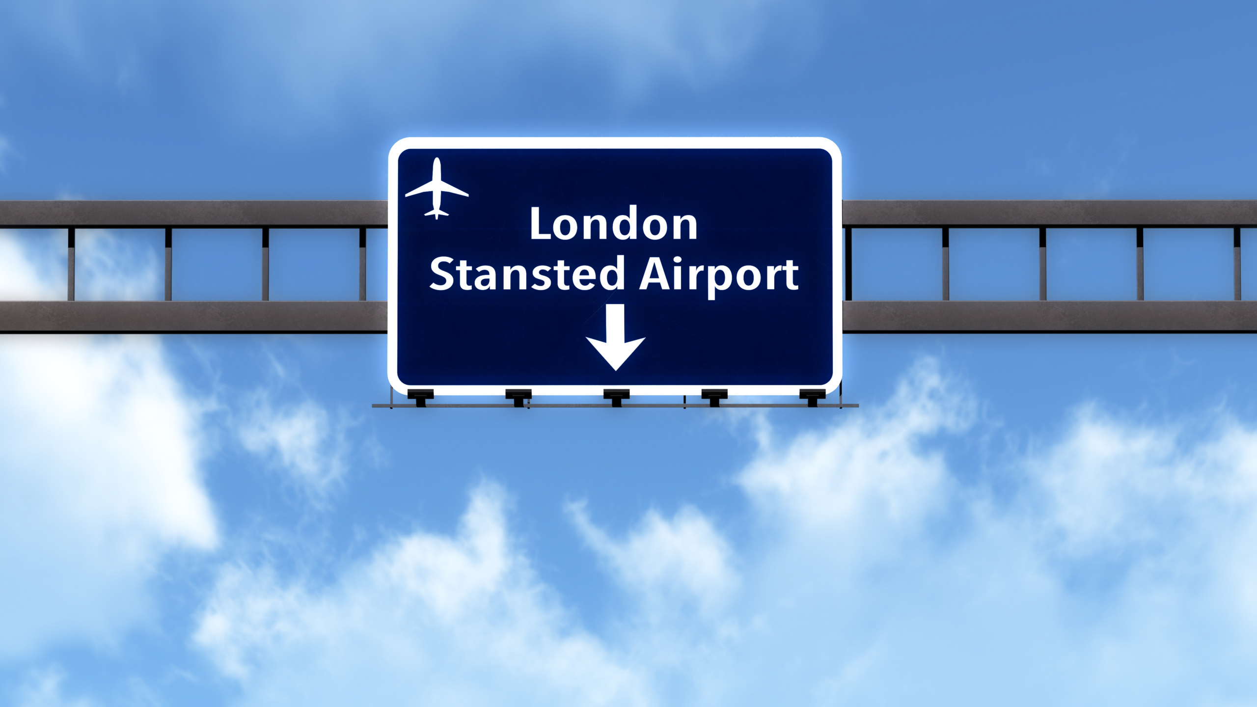 Londýnske letisko Stansted oslavuje 30 rokov fungovania