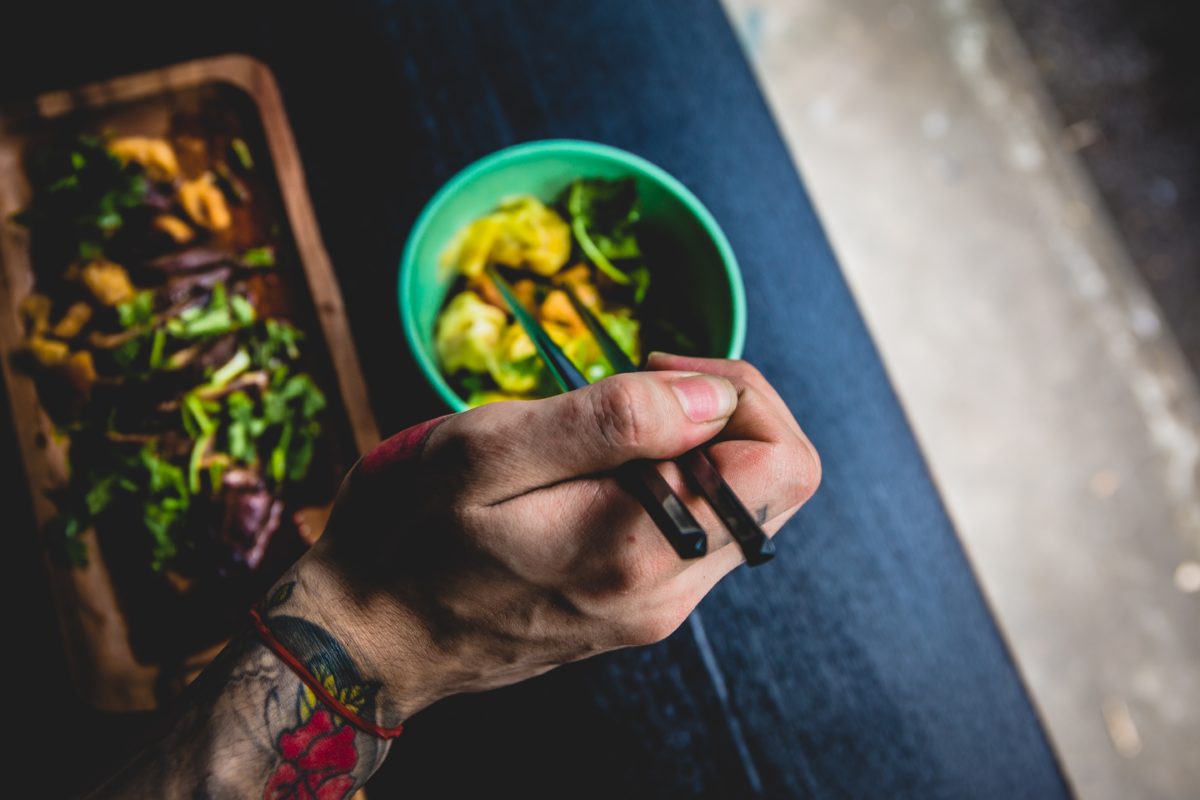 azijske jedlo Nepýtať sa, nesmrkať, jesť rýchlo a bez špáradla. Ázíjské streetfood pravidlá