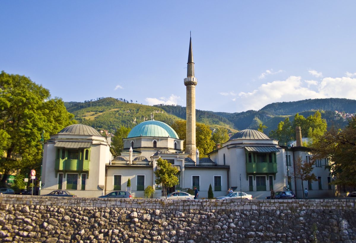 mosque-2597602_1920 Sarajevo: Mesto, v ktorom sa zastavil čas