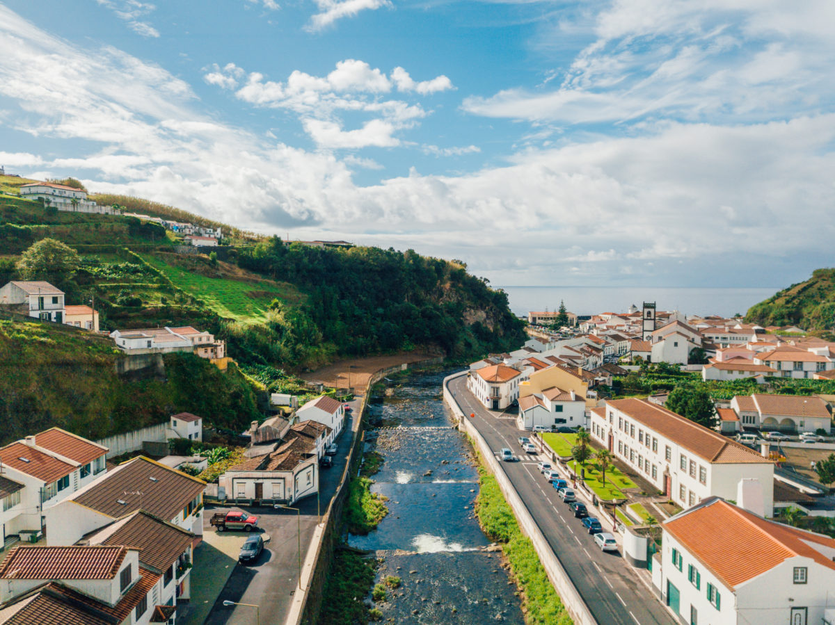 shutterstock_757141357 Sao Miguel: Jazerá v hmle, pozorovanie vorvaňov aj kukurica na vulkáne