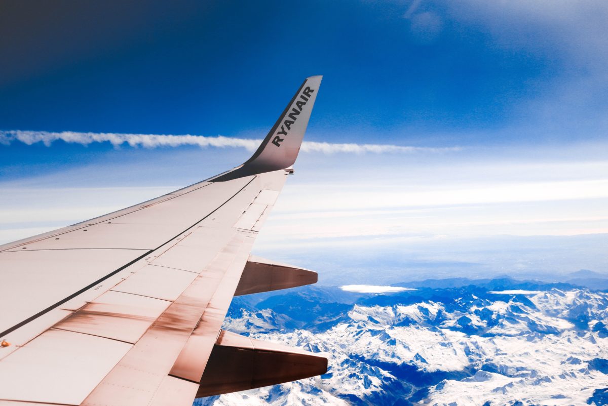anastasia-dulgier-ZyCrDQuhkHI-unsplash ryanair