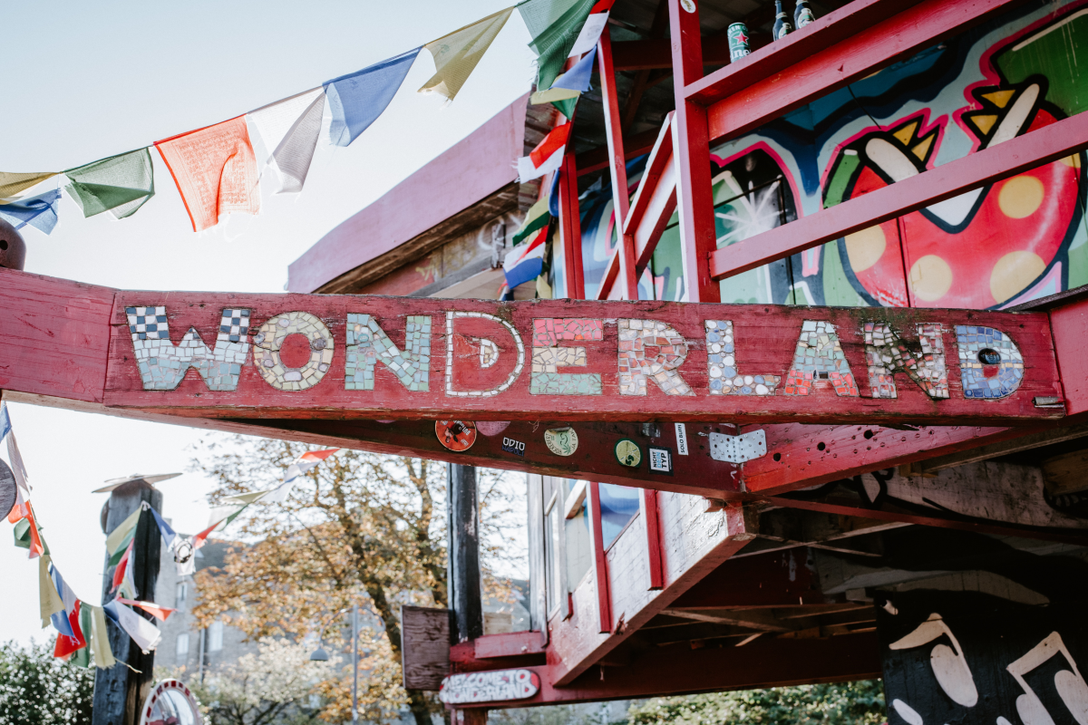 Wonderland Christiania Chceš navštíviť alternatívnu kodanskú štvrť Christianiu? Toto by si mal vedieť