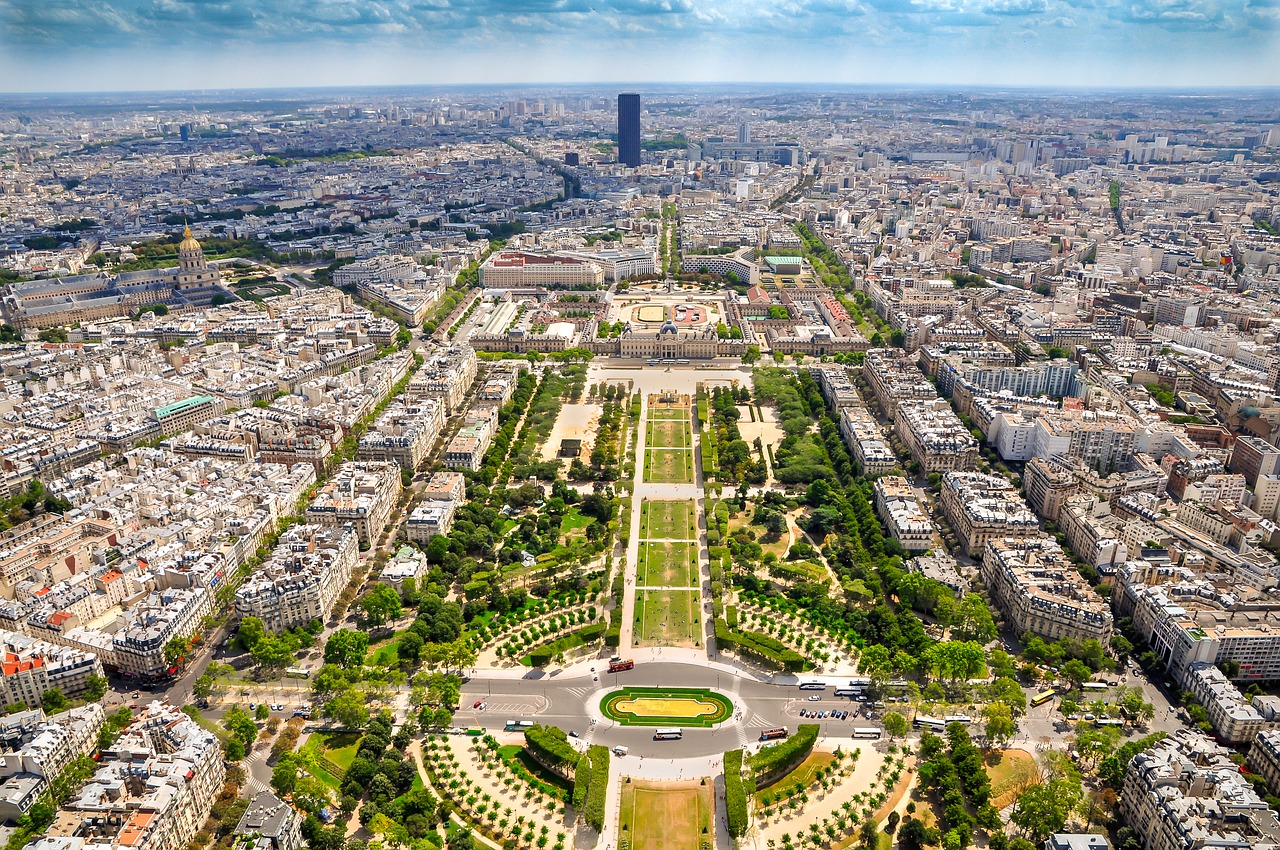 pariz-vyhlad-z-eiffelovej-veze Francúzi uvoľnia letecké koridory pre Američanov už v máji. Z USA privítajú najmä zaočkovaných cestujúcich