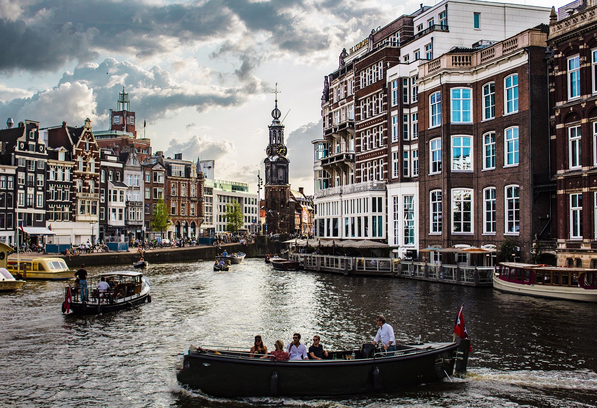 Zákaz marihuany? Coffee shopy v Amsterdame sú priveľkým lákadlom