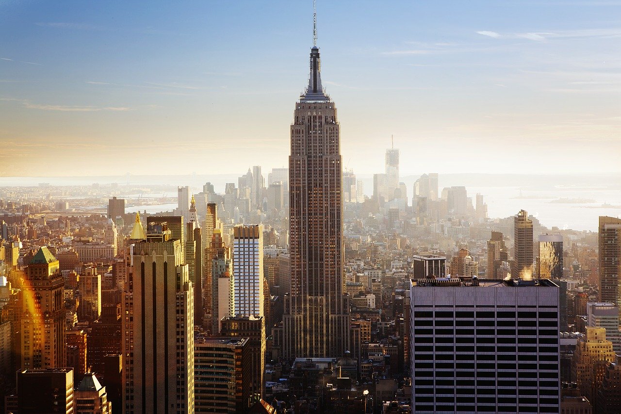 empire-state-building-new-york Aerolinky volajú po obnovení liniek z USA do EÚ. Navrhujú povinné testovanie