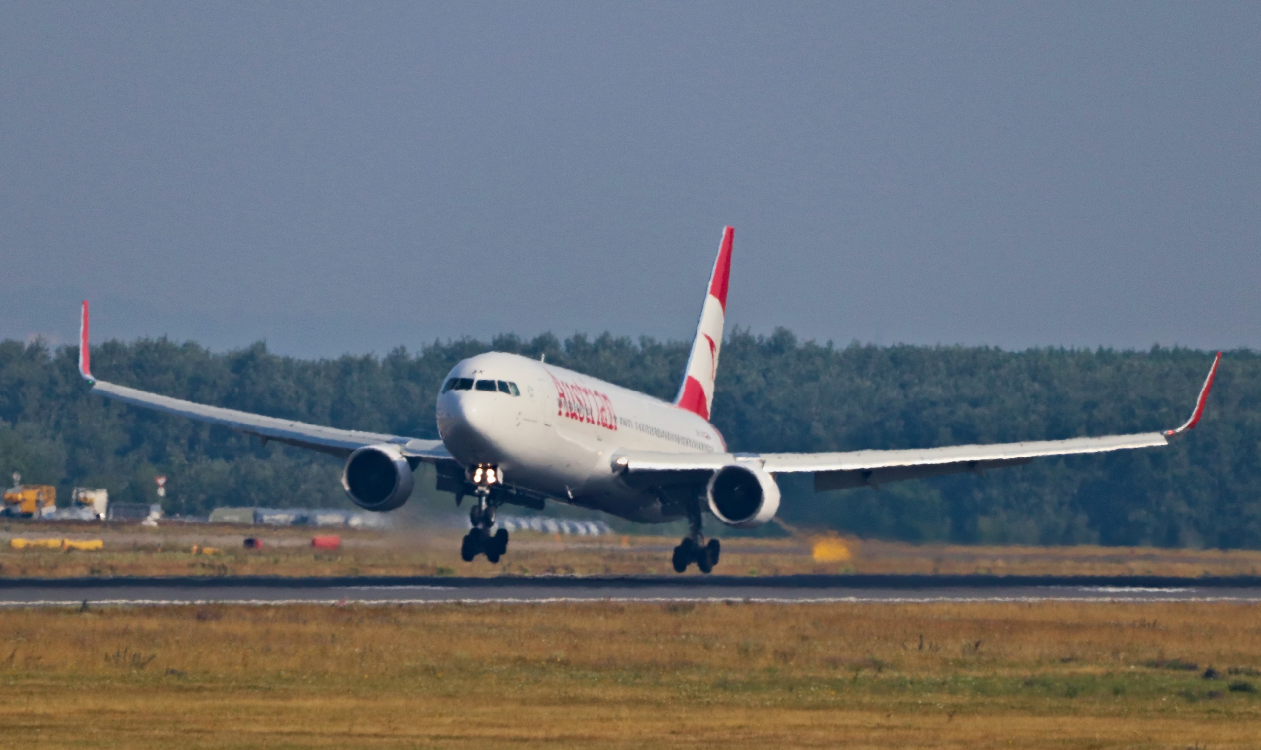 Austrian Airlines opäť odložili reštart. Začnú lietať najskôr 7. júna