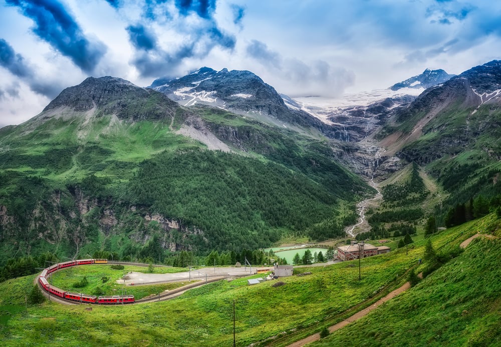 bernina express svajciarsko Švajčiarsko dnes ruší takmer všetky pandemické opatrenia