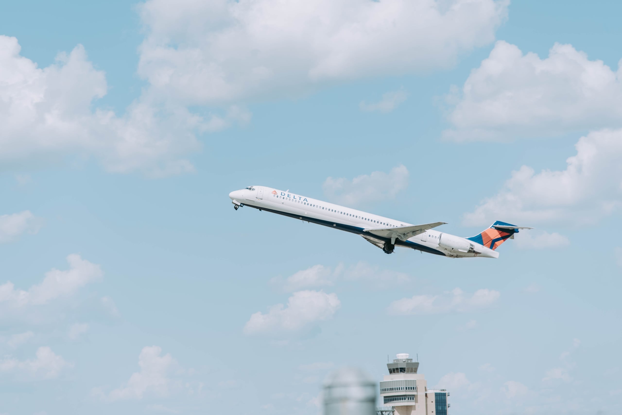 Delta Air Lines už leteli do Amsterdamu bez karantény. V sobotu letia do Ríma