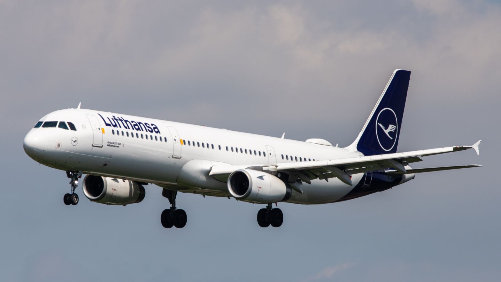 Svet zachraňuje aerolinky, Európa na čele s Merkelovou aj cestovky