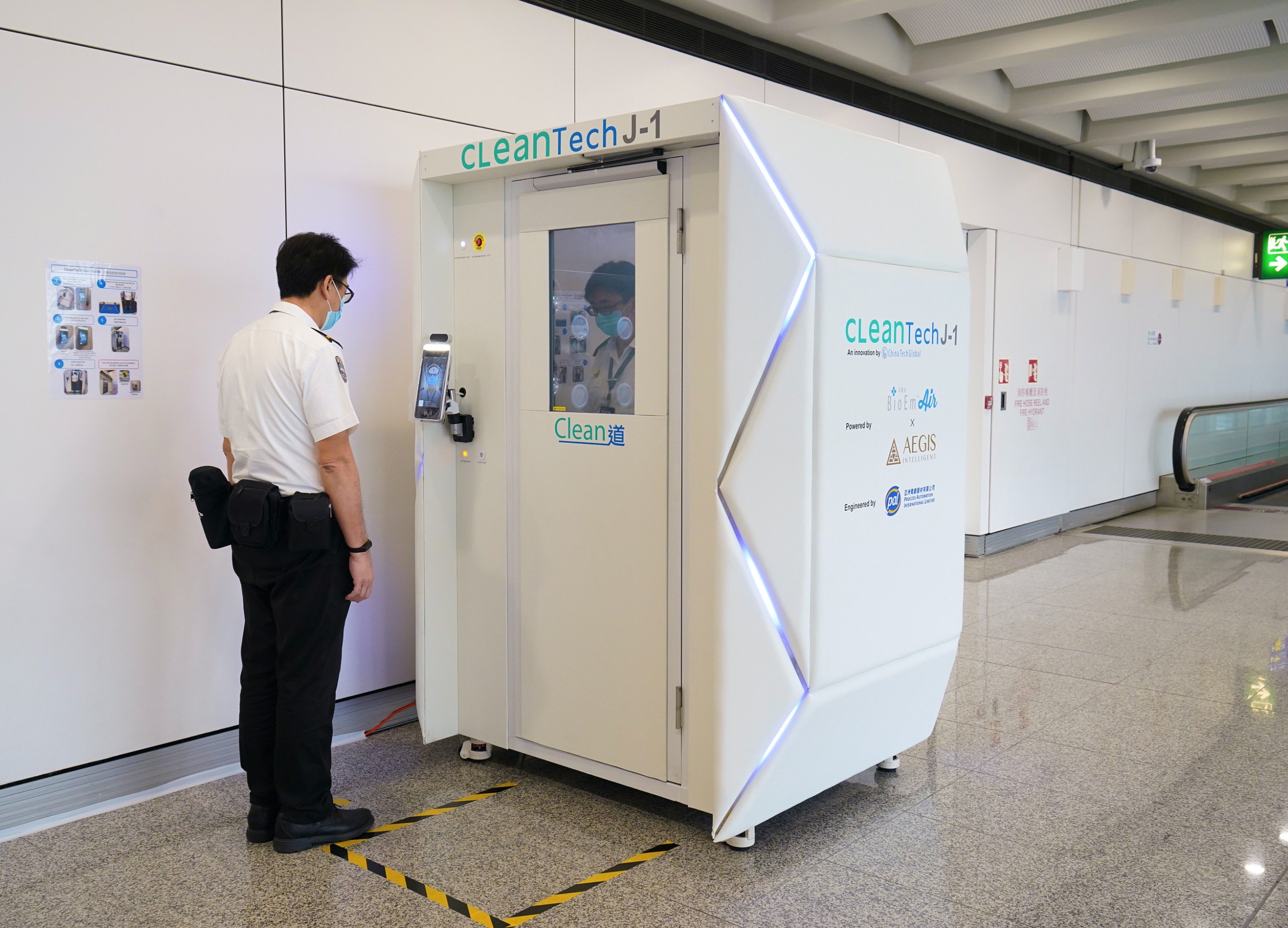 Letisko Hongkong predstavilo celotelovú dezinfekciu a čistiace roboty