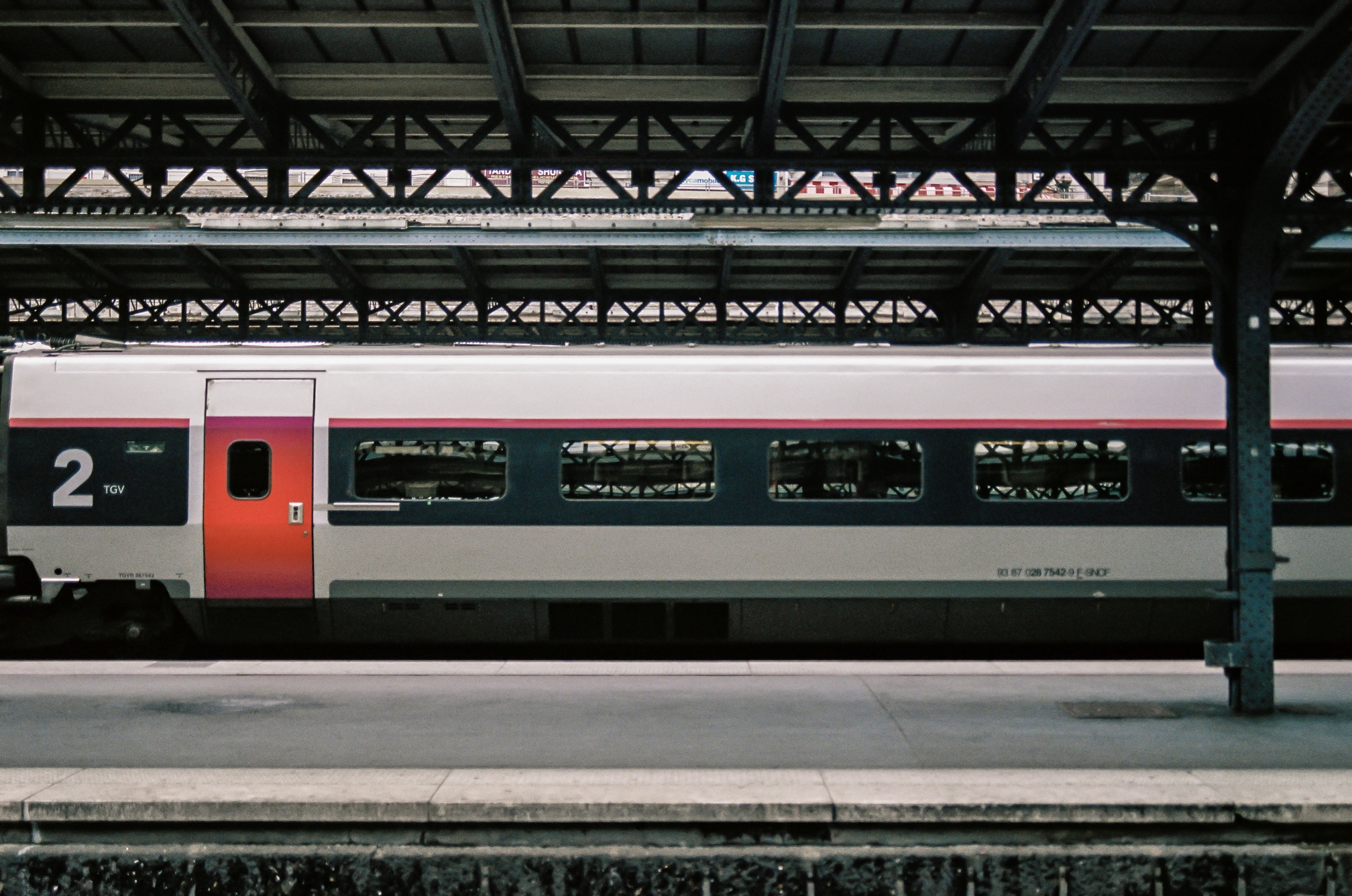tgv-vlak Francúzsko chce zakázať krátke vnútroštátne lety a nahradiť ich vlakom. Air France-KLM s tým už počítajú
