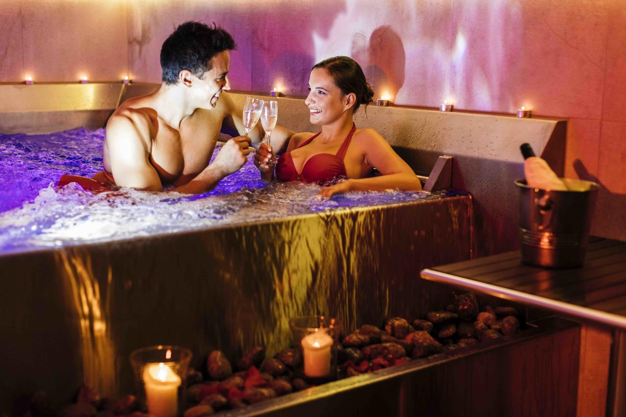 131640608 PECKA DŇA: Chalupy Rezortu Gothal*** s raňajkami a wellnessom na 4 dni za 129€!