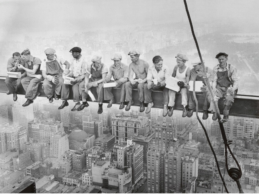 Najslavnejsia-fotografia-New-Yorku Ako vznikla legendárna fotka na stavbe Rockefellerovho centra, na ktorej je aj Slovák?