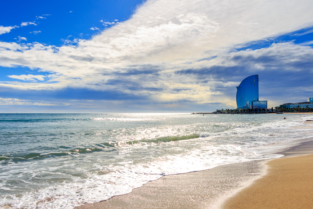 w hotel barcelona Aké je žiť v luxusnom hoteli úplne sám? Daniel si to vyskúšal v ikonickom W Barcelona