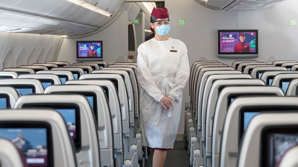 200702164952-facemask-qatar-4 Qatar Airways hľadajú nové letušky a stewardov zo Slovenska. Musia spĺňať týchto 7 podmienok