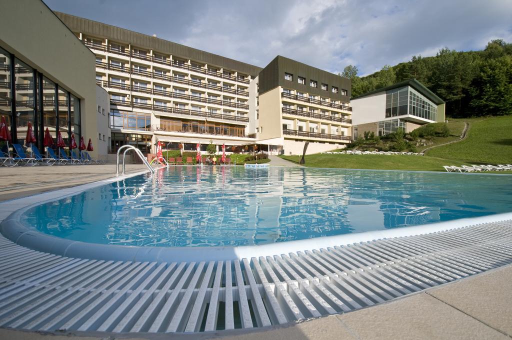68653228 PECKA DŇA: 3-dňový pobyt v Hoteli Sitno**** Forest Resort za 153€