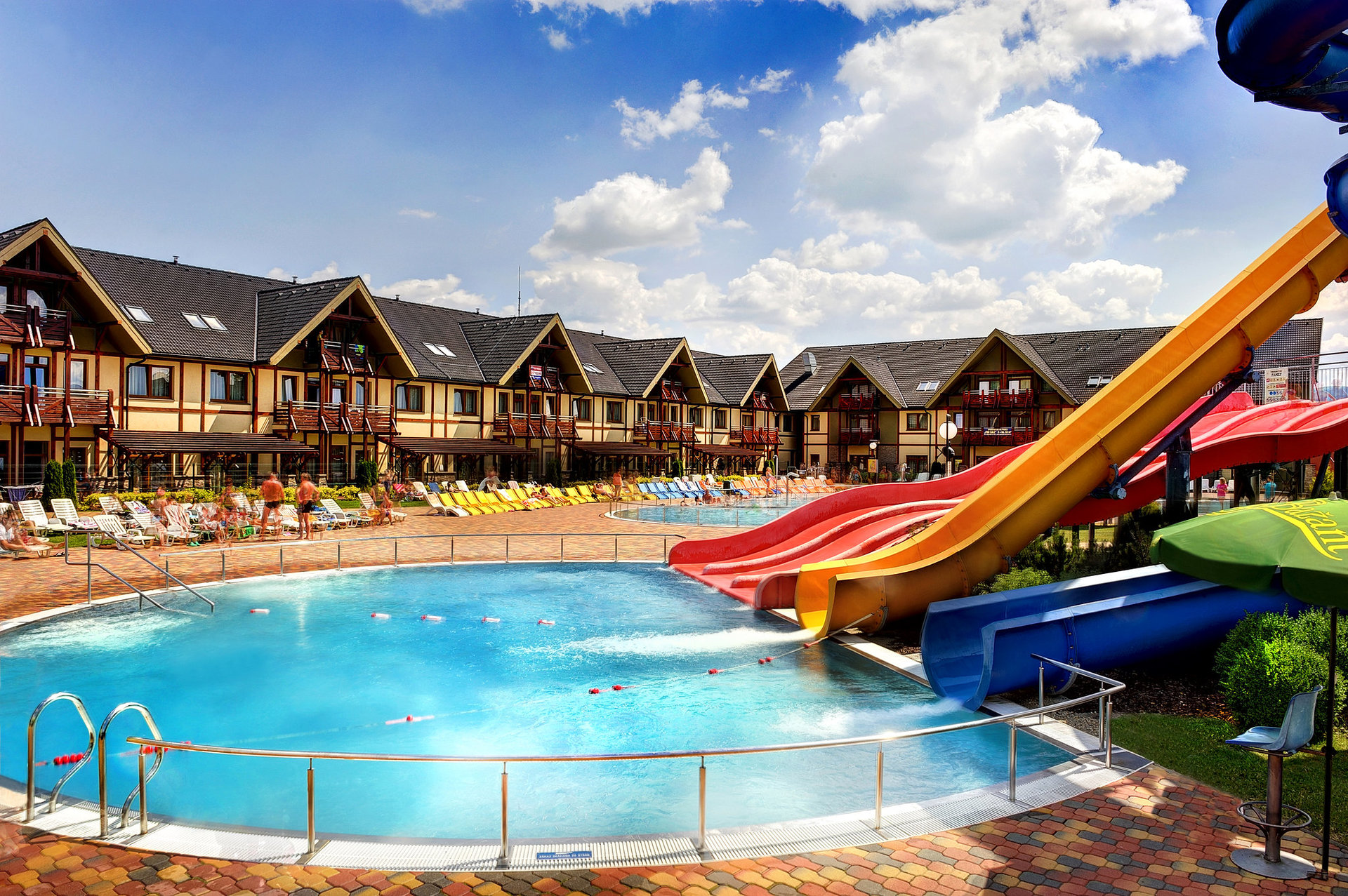 besenova uvodna foto Hotel Bešeňová: Krajina tisícich bazénov v srdci Liptova