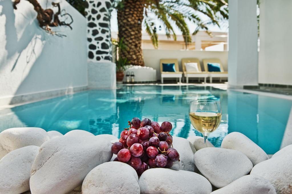 santorini galatia villas PECKA DŇA: 4 dni na Santorini s letenkami, cool hotelom a bazénom 159€