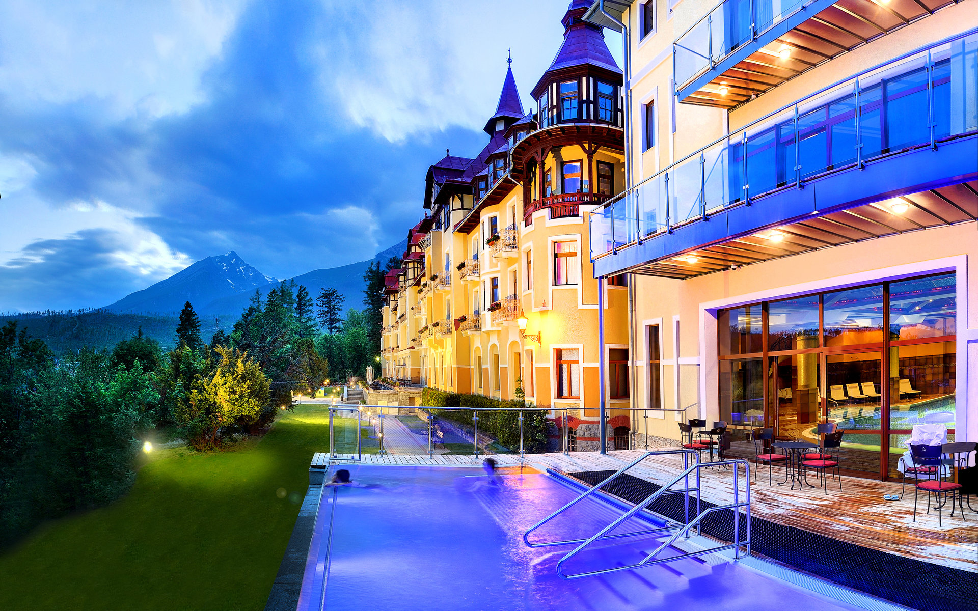exterier_retus._5e7b5c87b7e34 Úžasná lokalita a skutočný tatranský šmrnc. Grandhotel Praha uspokojí všetkých