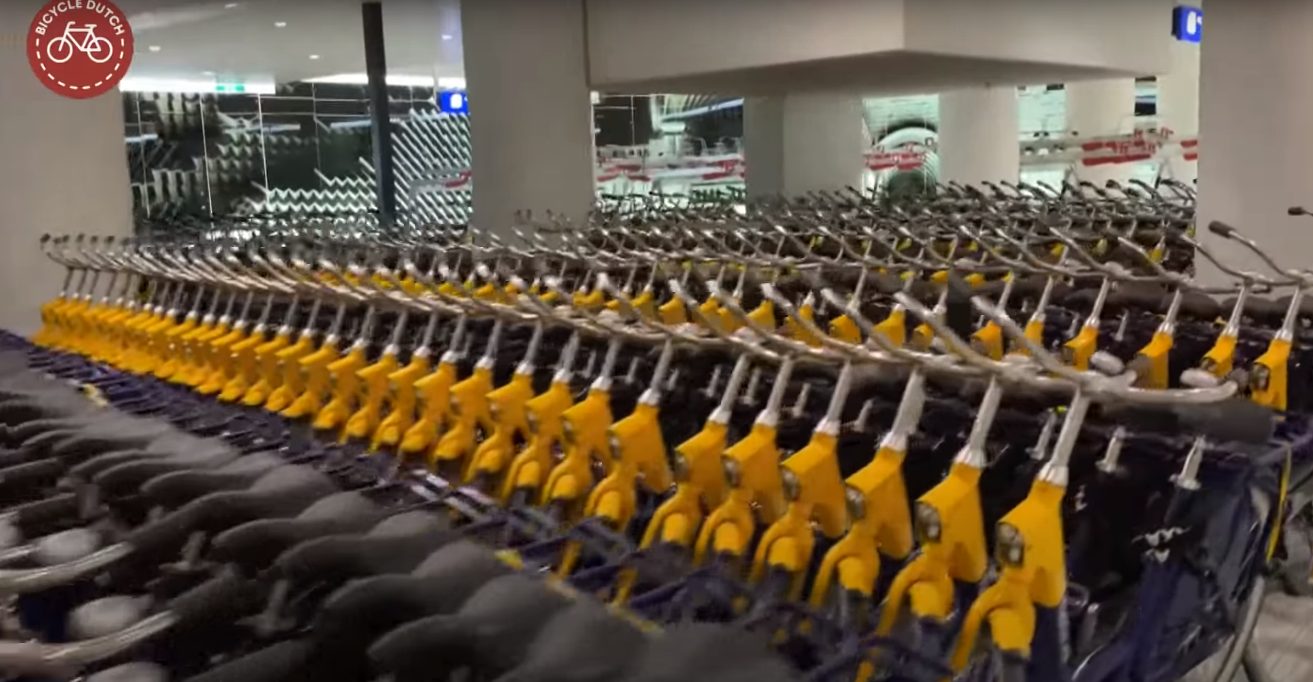 hag garaz bicykle Nová garáž v Haagu pre bicykle pripomína futuristické letisko