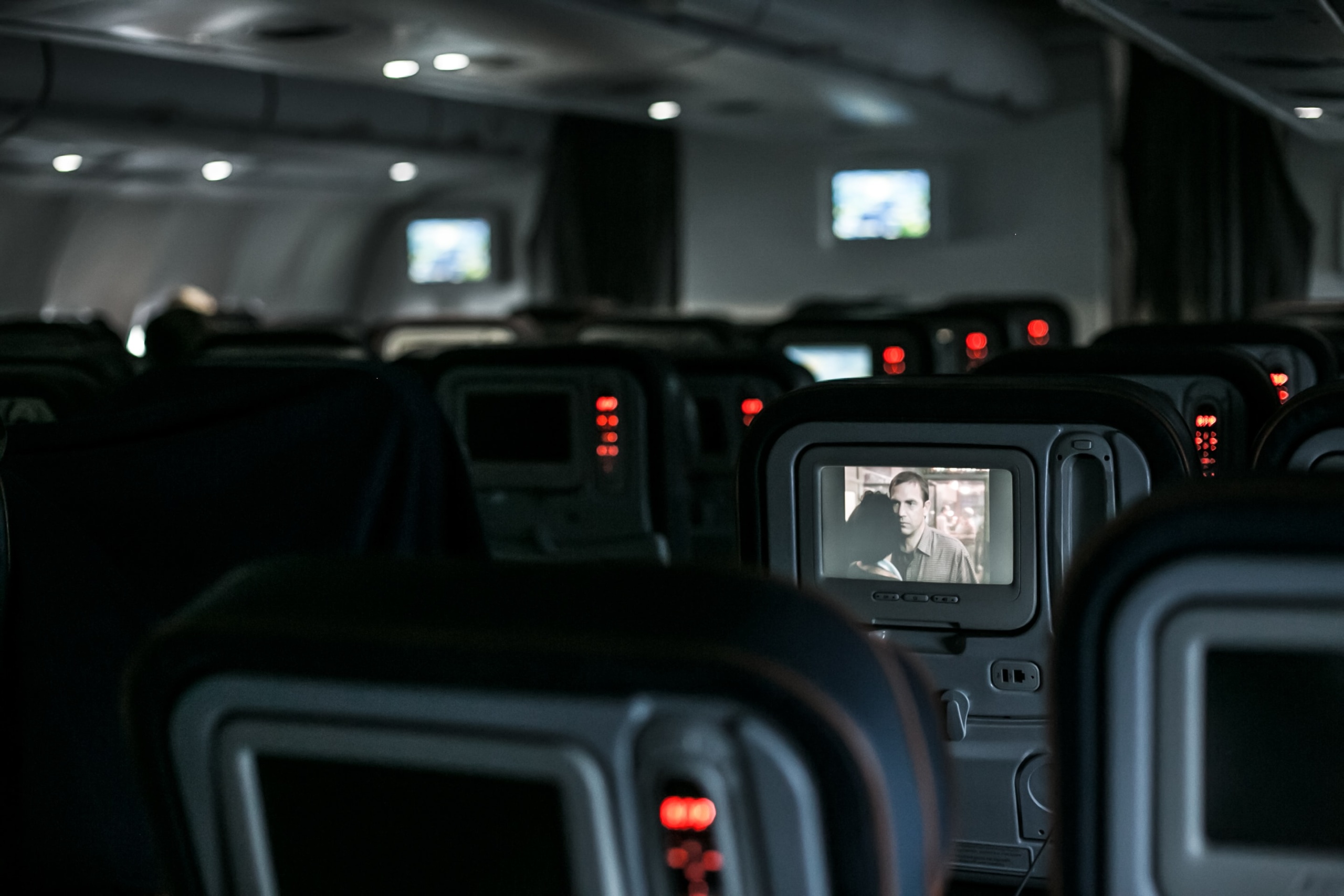 alev-takil-x6HpdNQ-iEM-unsplash Nakaziť sa vírusom v lietadle? Skôr vás trafí blesk, ukázal nový výskum IATA