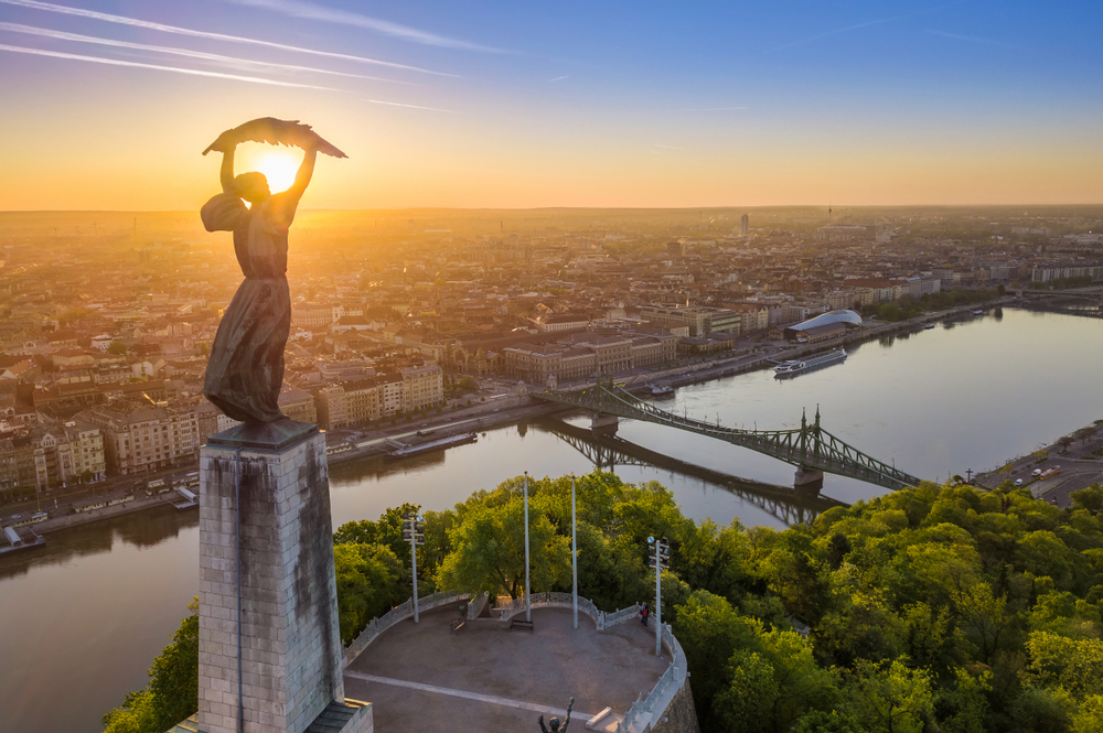 budapest dunaj madarsko Soľná krajina, termálne kúpele a skvelé jedlo: Dovolenka v Maďarsku na rok 2021 od 49€