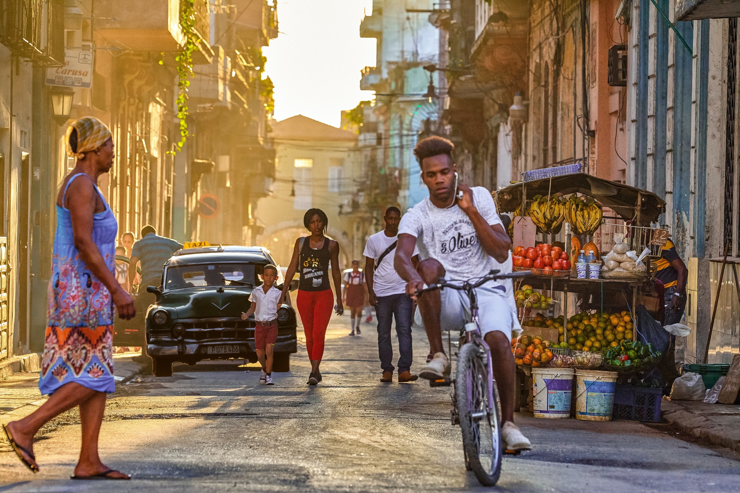 hp-koch-Er1ug5XaOYc-unsplash Dovolenka na Kube je ako cestovanie v čase. Ošarpaná Havana a luxusné Varadero ponúkajú odlišné dojmy
