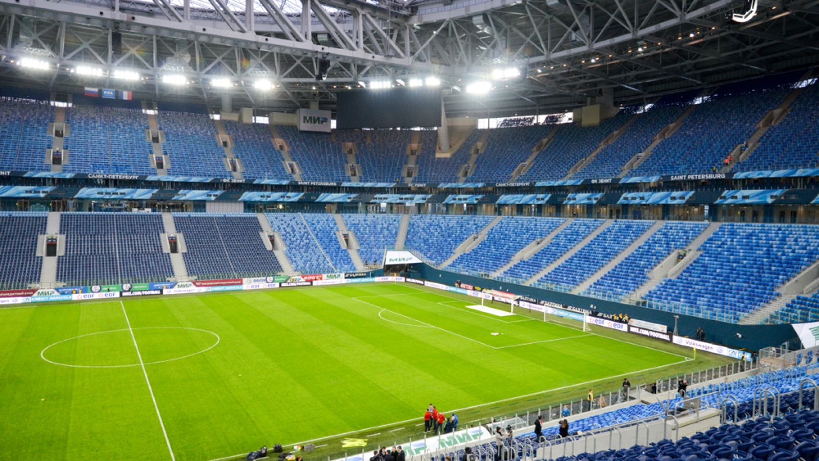 4hz9aIOrQqqioFyUCm4KEQ_Za-pasy-slovenskej-reprezenta-cie-sa-budu-hrat-v-ruskom-Petrohrade-a-s-panielskej-Seville Ako spojiť dovolenku s futbalom? Do Petrohradu stačí vstupenka, zo Sevilly netreba karanténu