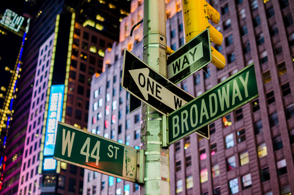Broadway,And,44st,Street,Signs,,Manhattan,,New,York,City,At Roadtrip za 4 týždne okolo USA: New York (diel devätnásty)