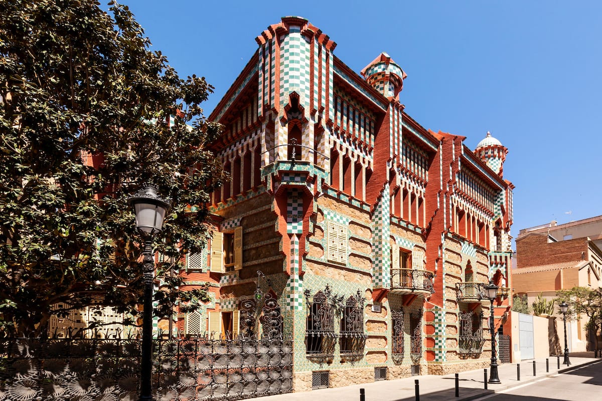 casa vicens V Gaudího Casa Vicens v Barcelone sa po prvýkrát toto leto môžu na jednu jedinú noc ubytovať turisti
