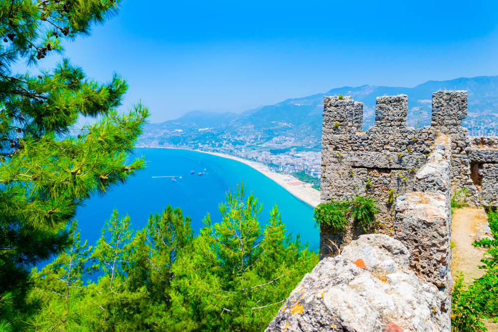View,Of,The,Wall,Of,The,Castle,Of,Alanya,And PONUKA DŇA: All inclusive Turecko s letenkami a 3*hotelom v auguste za 550€