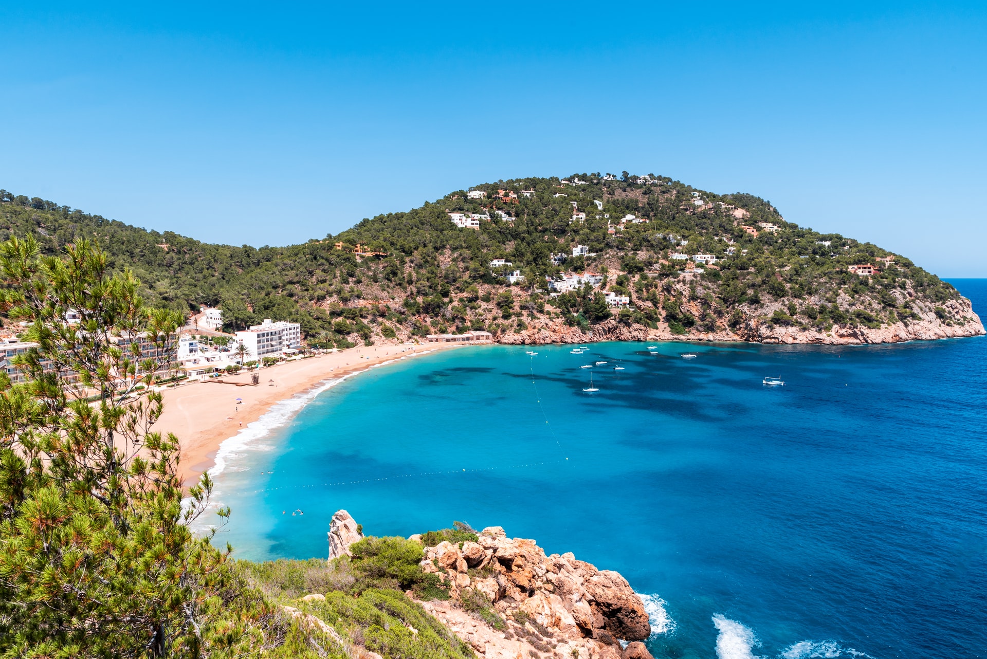 ibiza (3) Párty na pláži v lete 2021: Mykonos, Ibiza a Istria od 48€